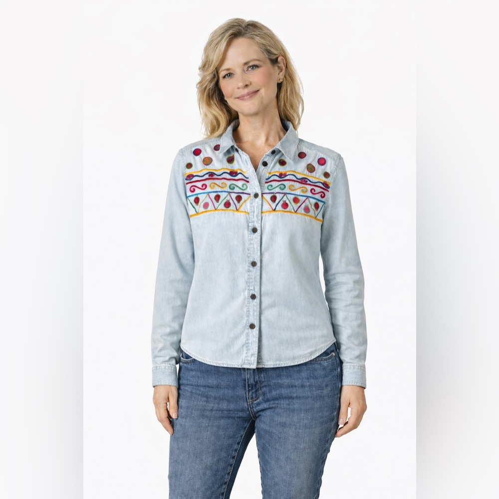 CHAUS SPORT Womens Light Wash Denim Button Down Shirt Embroidered Top Size M